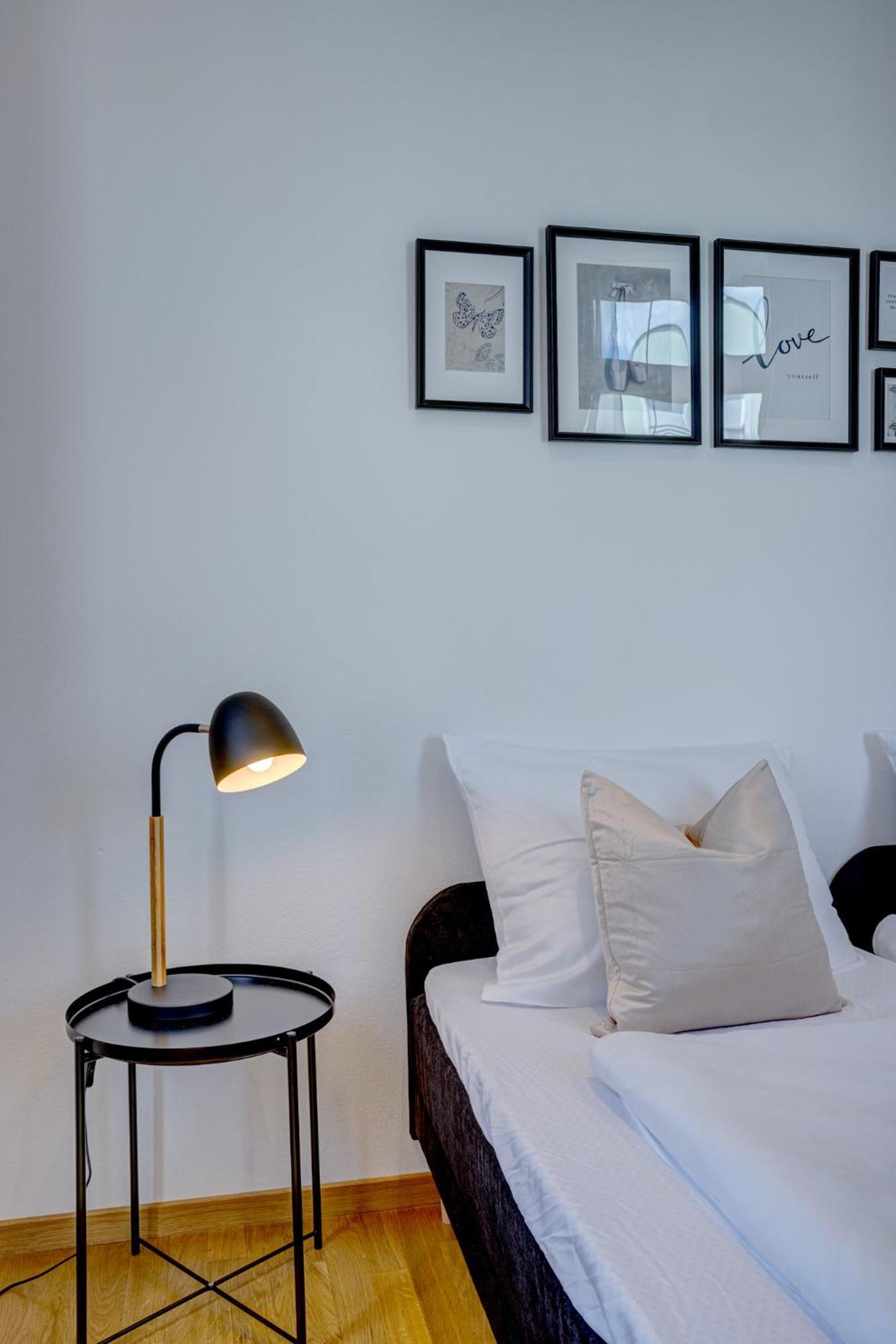 Kaza Guesthouse, Centrally Located 2 & 3 Bedroom Apartments In 奥格斯堡 外观 照片