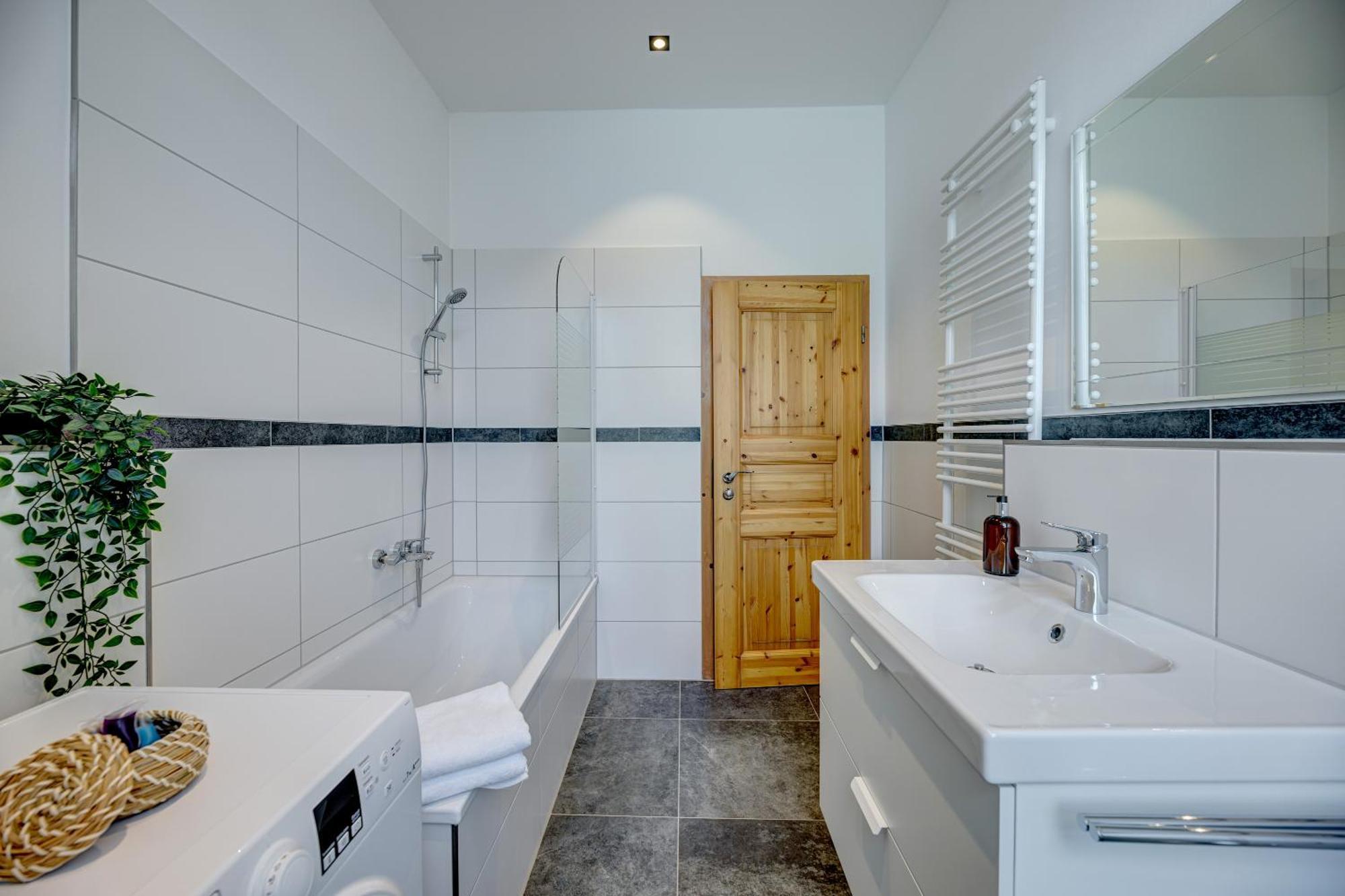 Kaza Guesthouse, Centrally Located 2 & 3 Bedroom Apartments In 奥格斯堡 外观 照片